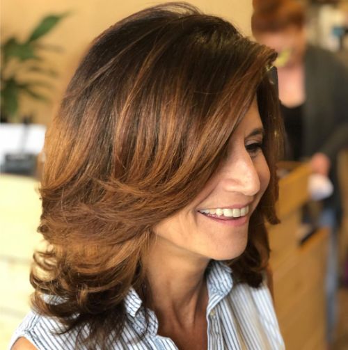 Shoulder-Length Hairstyle for a 40 Year Old Woman