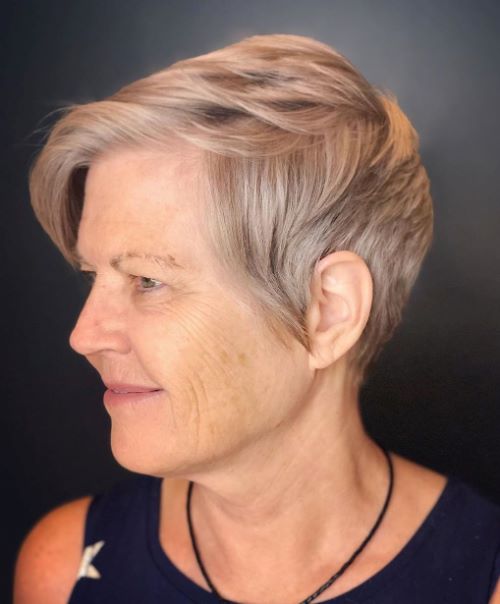 How to choose a hairstyle for women over 50 to look younger